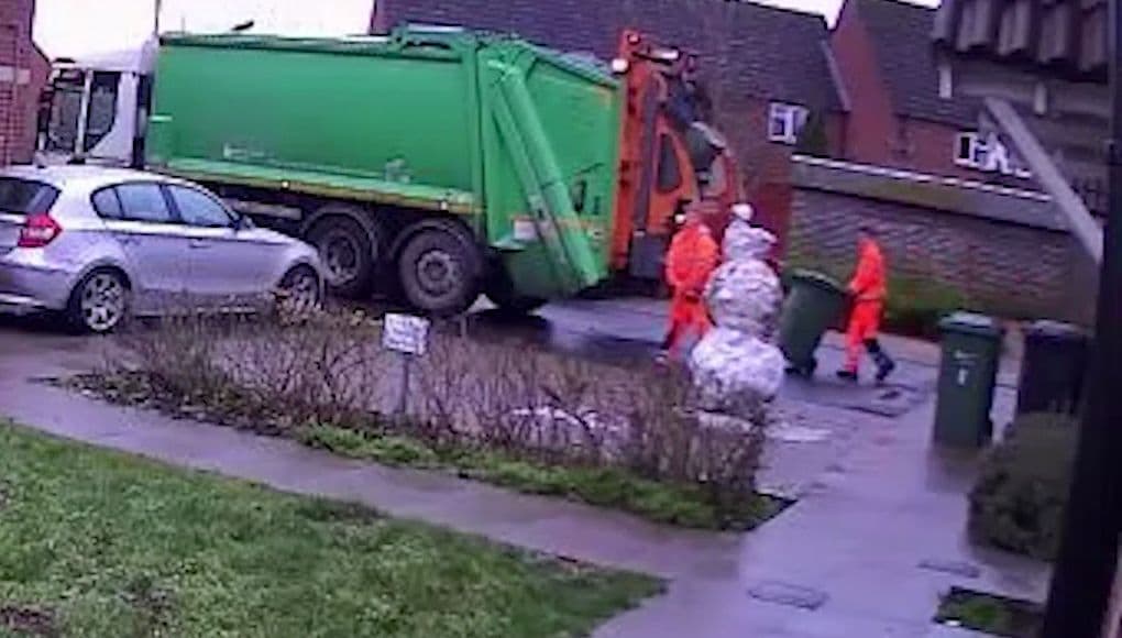 イギリス 雪だるま 解雇