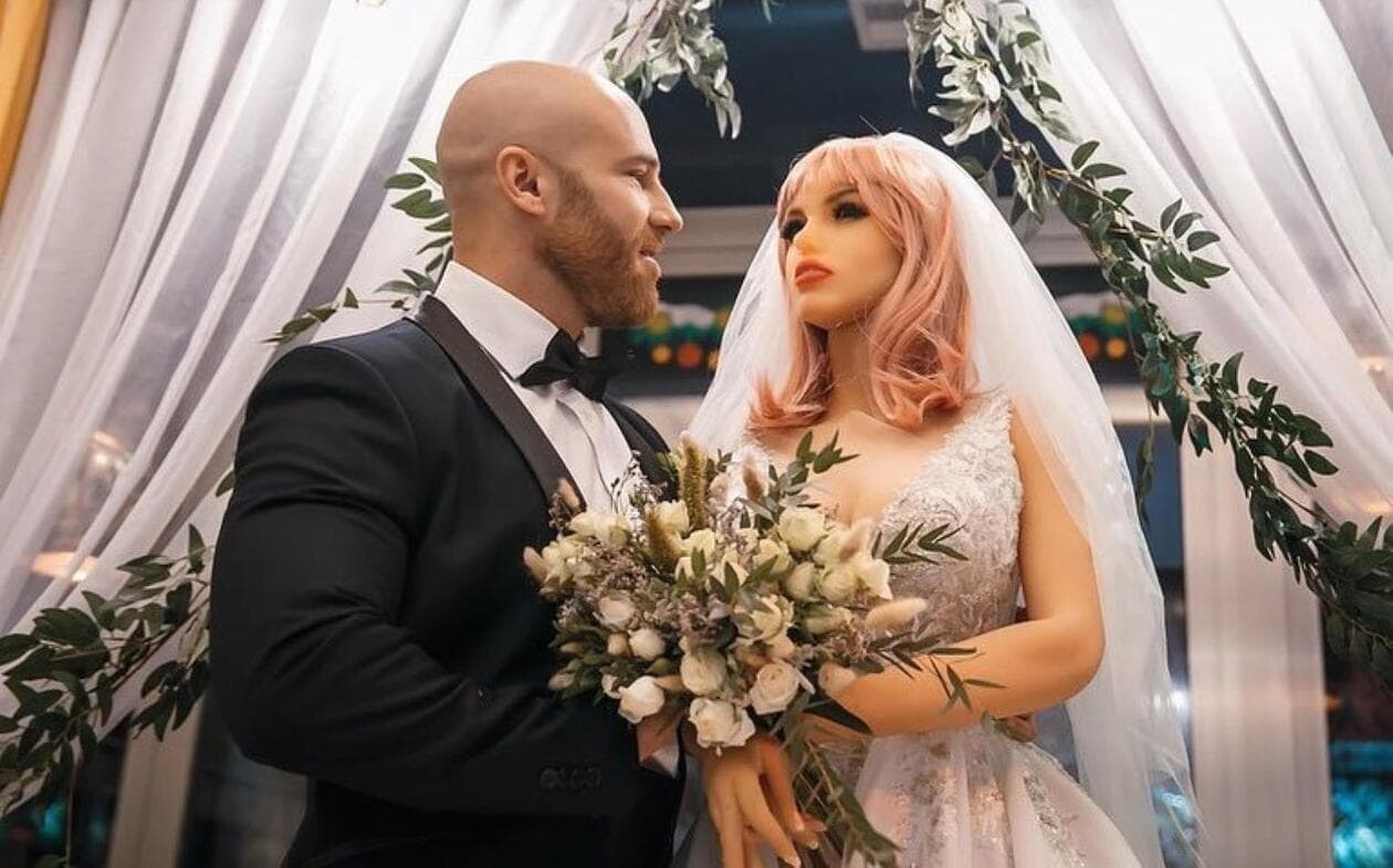 ユーリ・トロチコ ボディービルダー ラブドール 離婚 カザフスタン