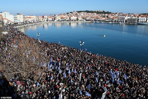 ギリシャの島々で難民の受け入れを反対する抗議デモに関連した画像-02