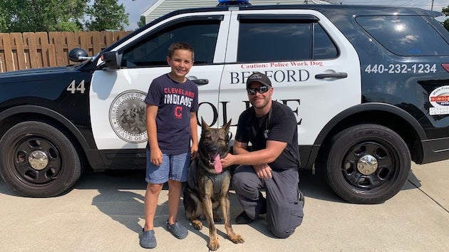 アメリカ 警察犬 防弾ベスト 子供に関連した画像-01