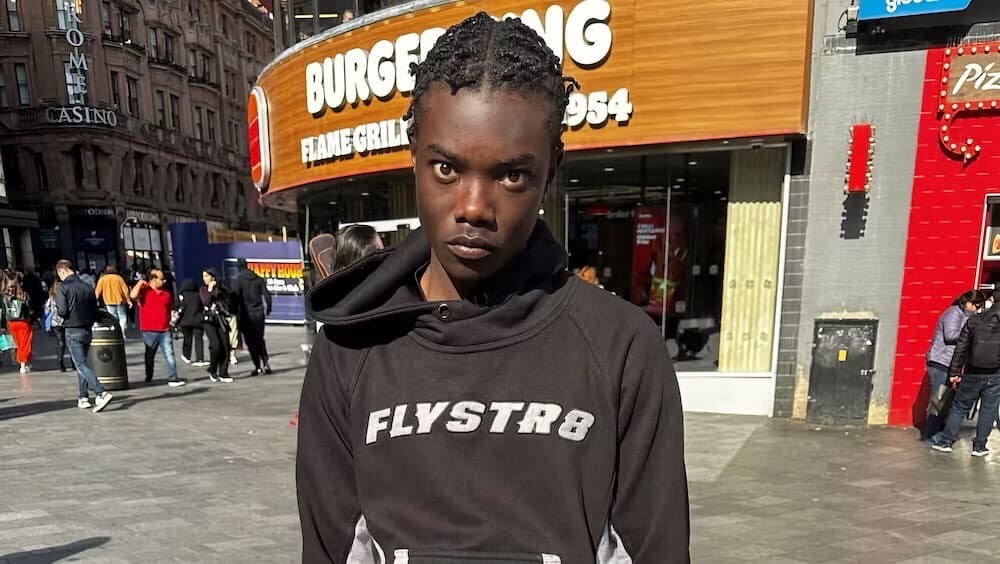 イギリス 不法侵入 ドッキリ TikTok バカリ・ブロンズ・オガロ