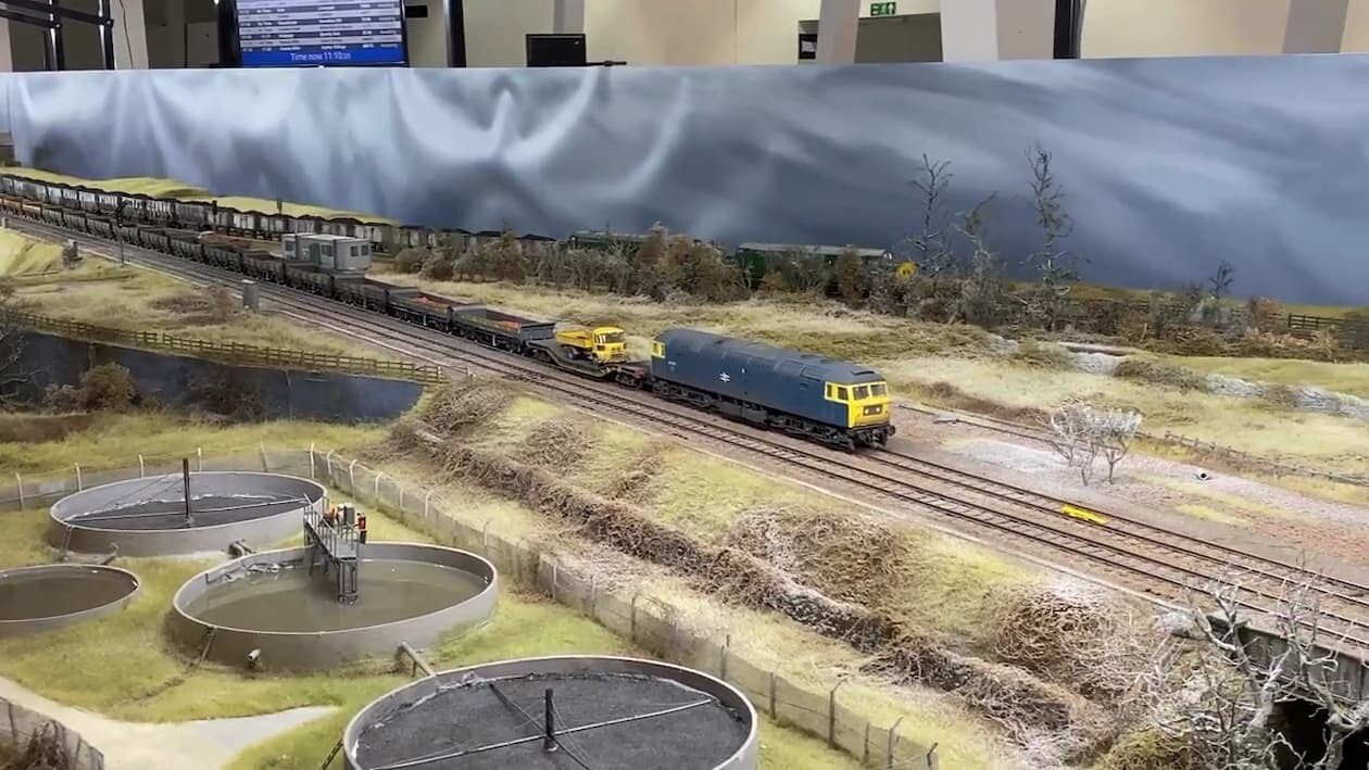 サイモン・ジョージ イギリス 鉄オタ 鉄道模型