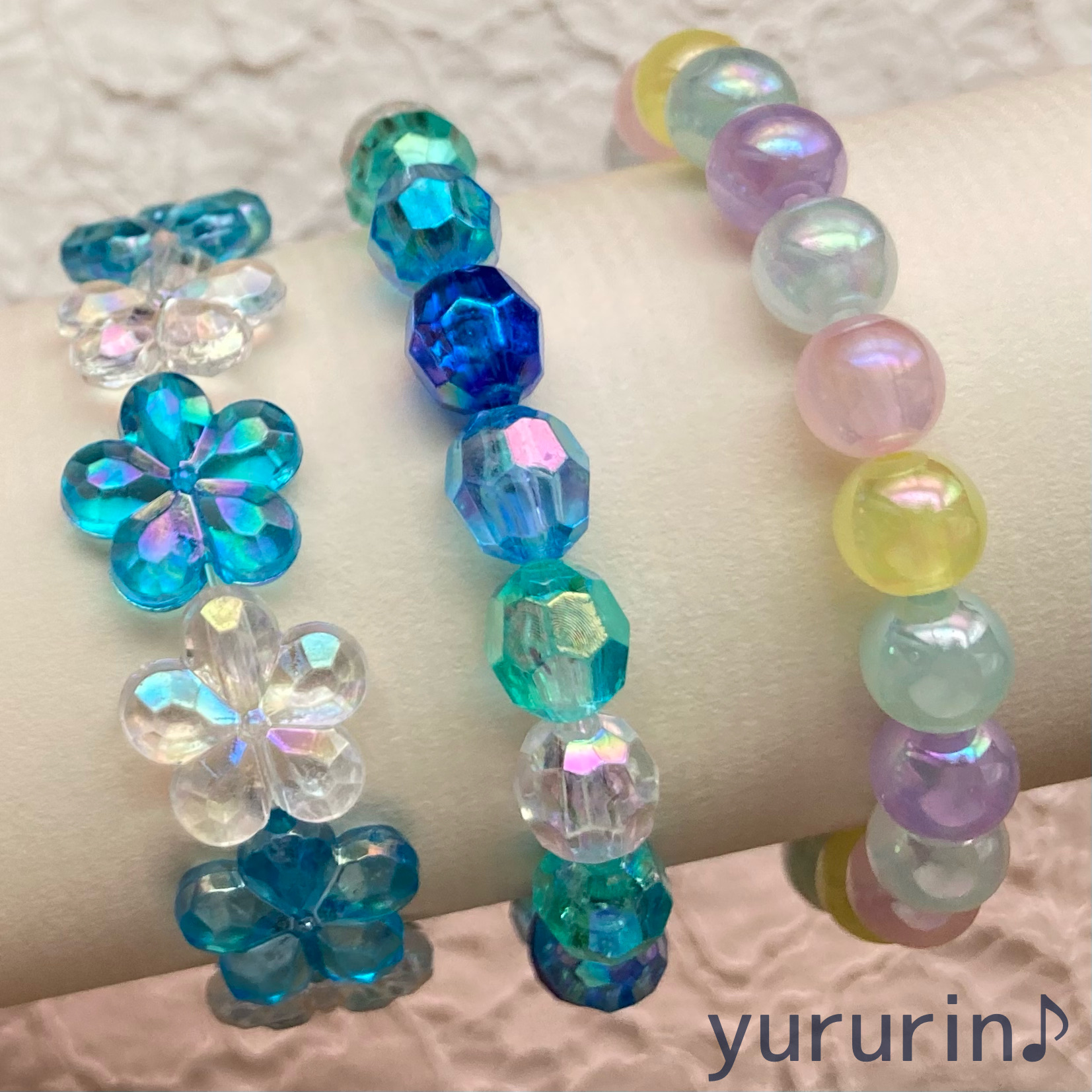 100均 ダイソーのアクリルビーズを使ったゴムブレスレットの作り方です アクセサリー Yururin ハンドメイドとデグーの日常