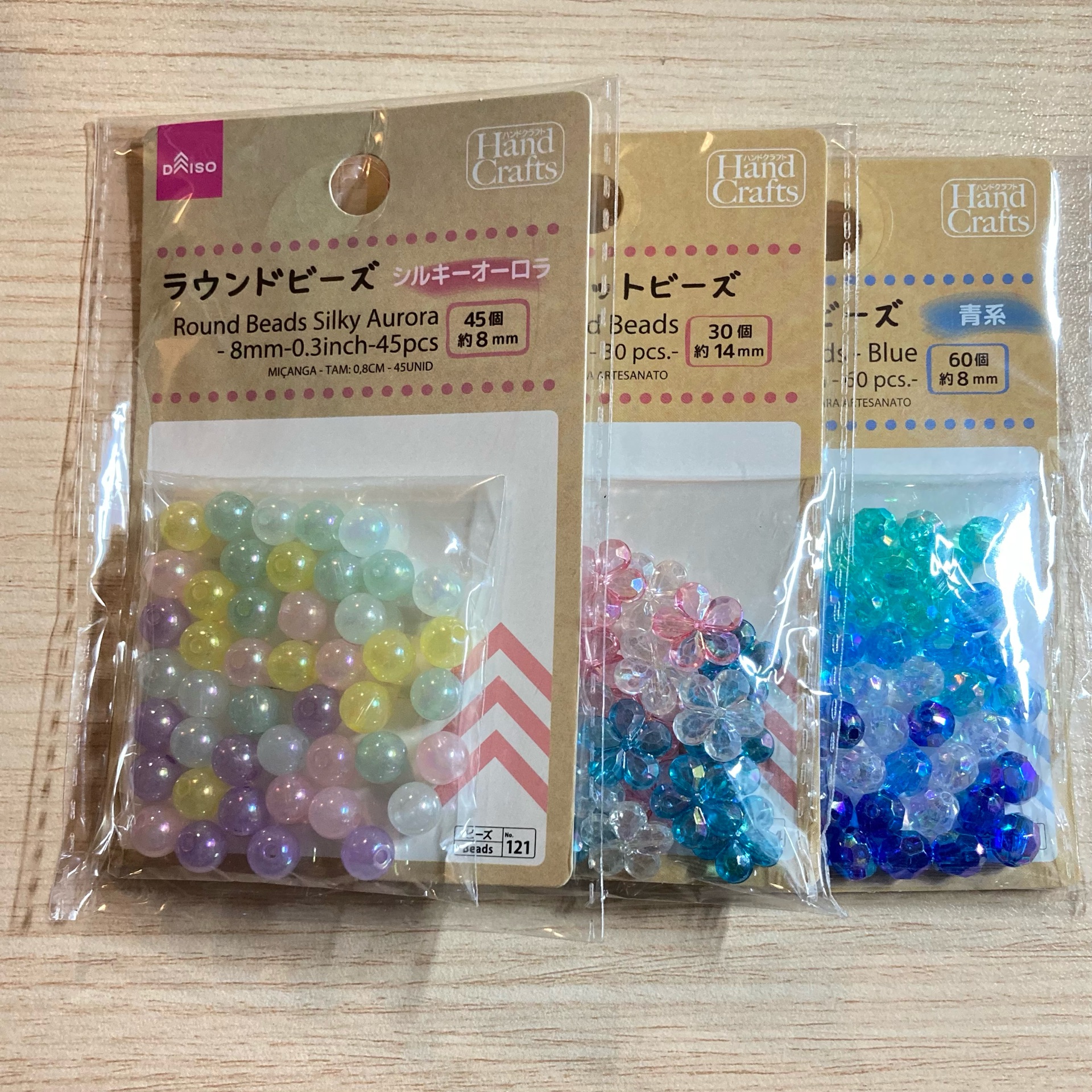 100均 ダイソーのアクリルビーズを使ったゴムブレスレットの作り方です アクセサリー Yururin ハンドメイドとデグーの日常