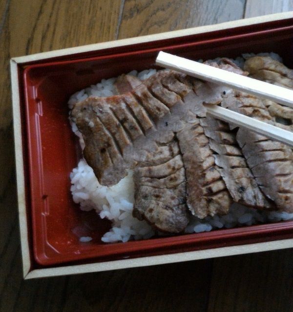 「たんや善治郎」の牛タン弁当のご飯がおいしい!いかにもガス釜で炊いたご飯です : ゆるやか100%