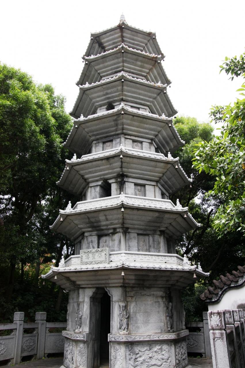 福州園 白塔