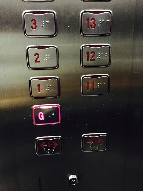 エレベーターボタン