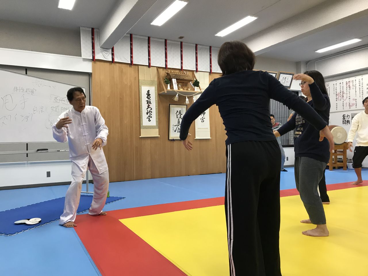気功セミナー（11／4（日）基本編 ～ 応用編）を行いました