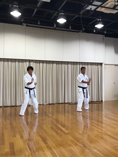 ⑧