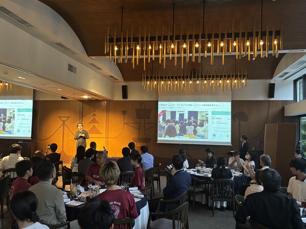 E3EBE026-DDEF-415A-85C6-E001390AA2E9