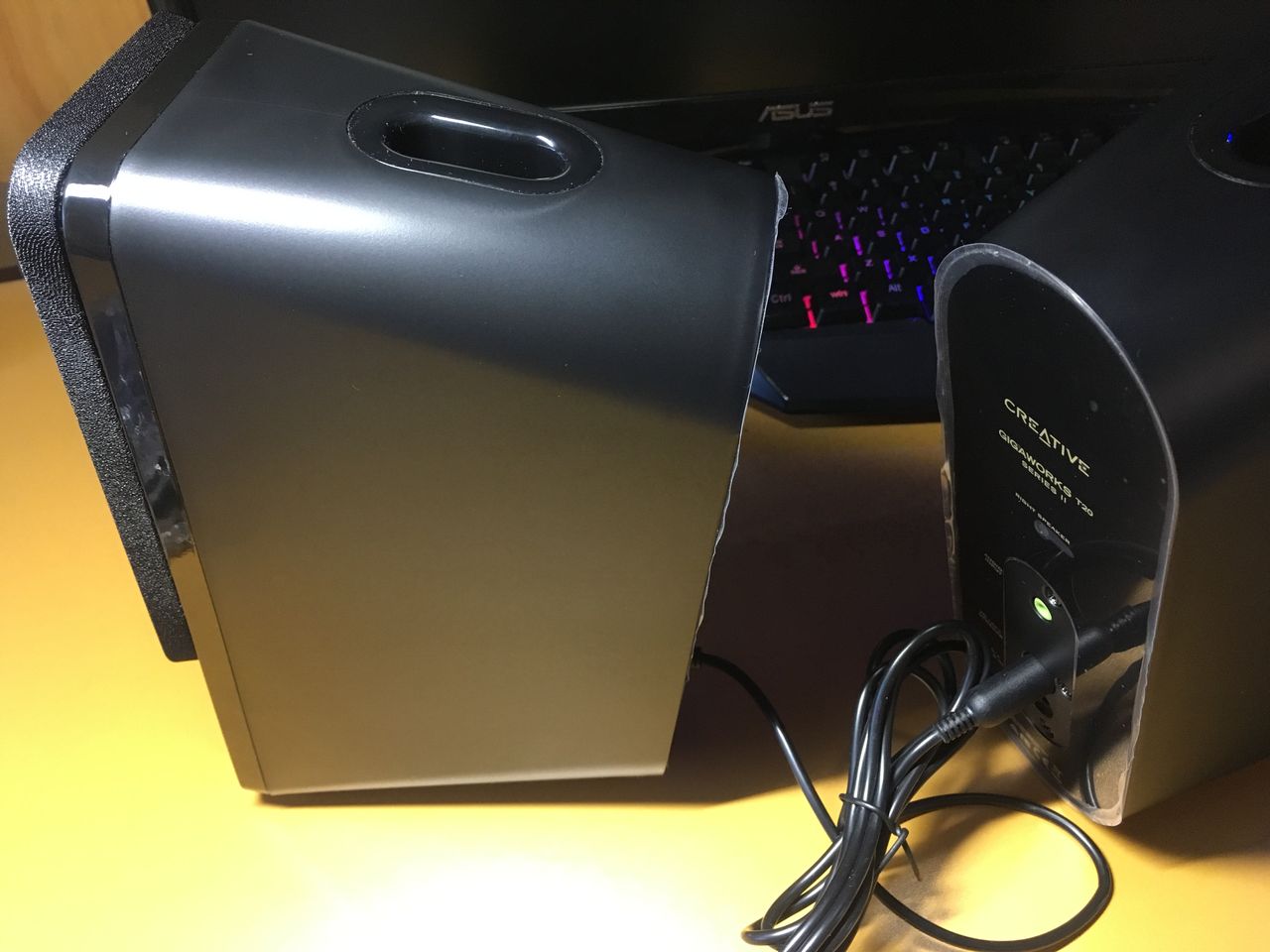 PCスピーカー Creative GigaWorks T20 Series II 2.0ch を買った PCスピーカー Creative GigaWorks T20 Series II 2.0ch を買った