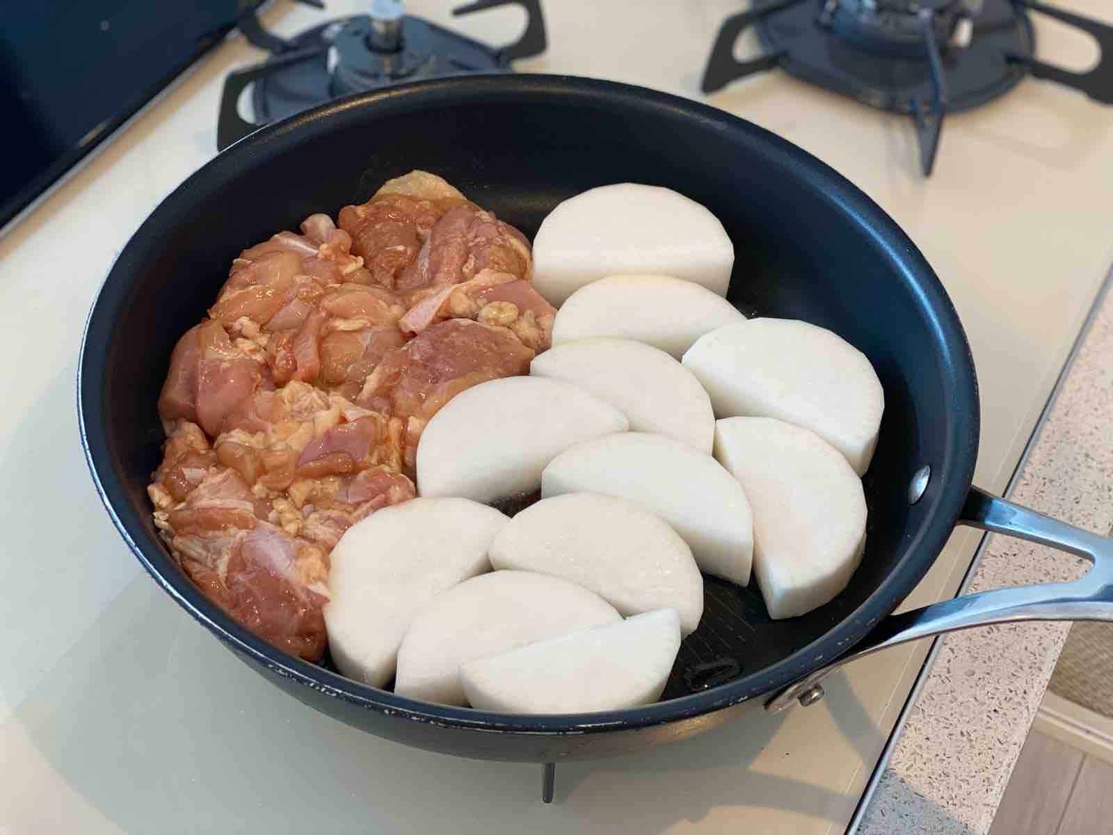 鶏肉と大根のとろ照り煮【#簡単 #節約 #作り置き #お弁当 #下茹で不要