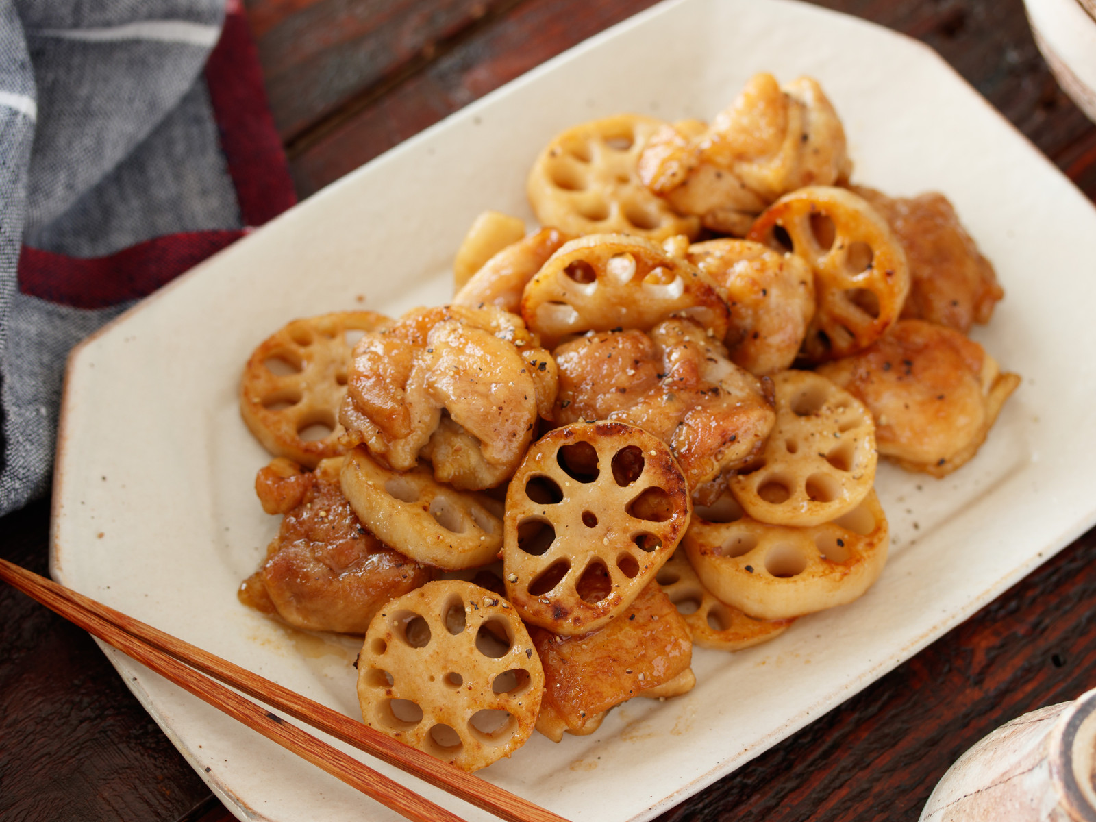鶏肉とれんこんのバターしょうゆ照り焼き 簡単 時短 節約 スピードおかず 作り置き お弁当 主菜 作り置き スピードおかず De おうちバル Yuu S Stylish Bar Powered By ライブドアブログ