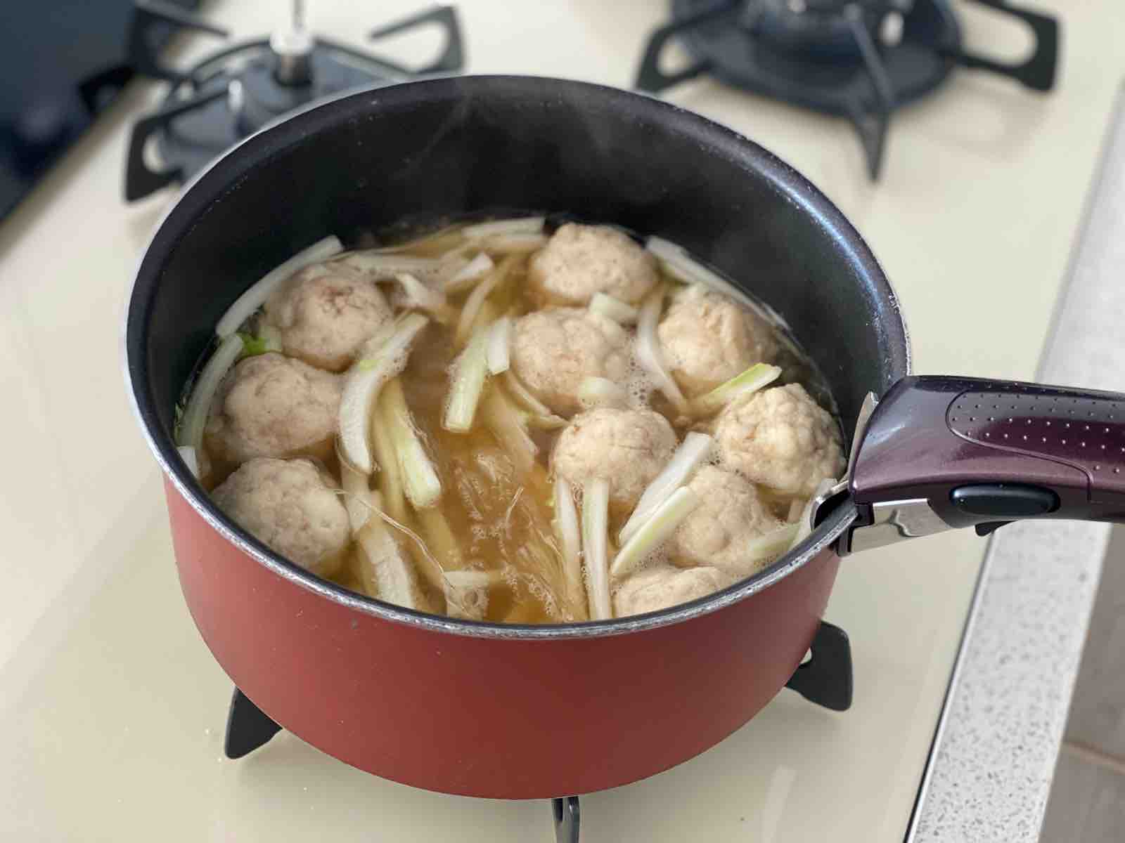 白菜とはんぺん鶏団子の春雨スープ 簡単 時短 節約 別茹で不要 ふわふわ食感 ダイエット ヘルシー おかずスープ スープ 作り置き スピードおかず De おうちバル Yuu S Stylish Bar Powered By ライブドアブログ