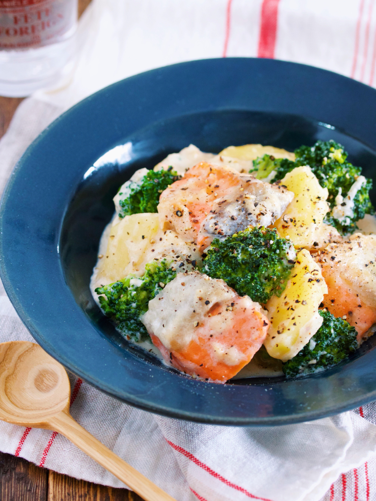 たった10分で 煮込まなくても絶品 鮭とじゃがいものチーズクリーム煮 と 年末のご挨拶 作り置き スピードおかず De おうちバル Yuu S Stylish Bar Powered By ライブドアブログ たった10分で 煮込まなくても絶品 鮭とじゃがいものチーズクリーム煮 と 年末のご挨拶 作り置き スピードおかず De おうちバル Yuu S Stylish Bar Powered By ライブドアブログ