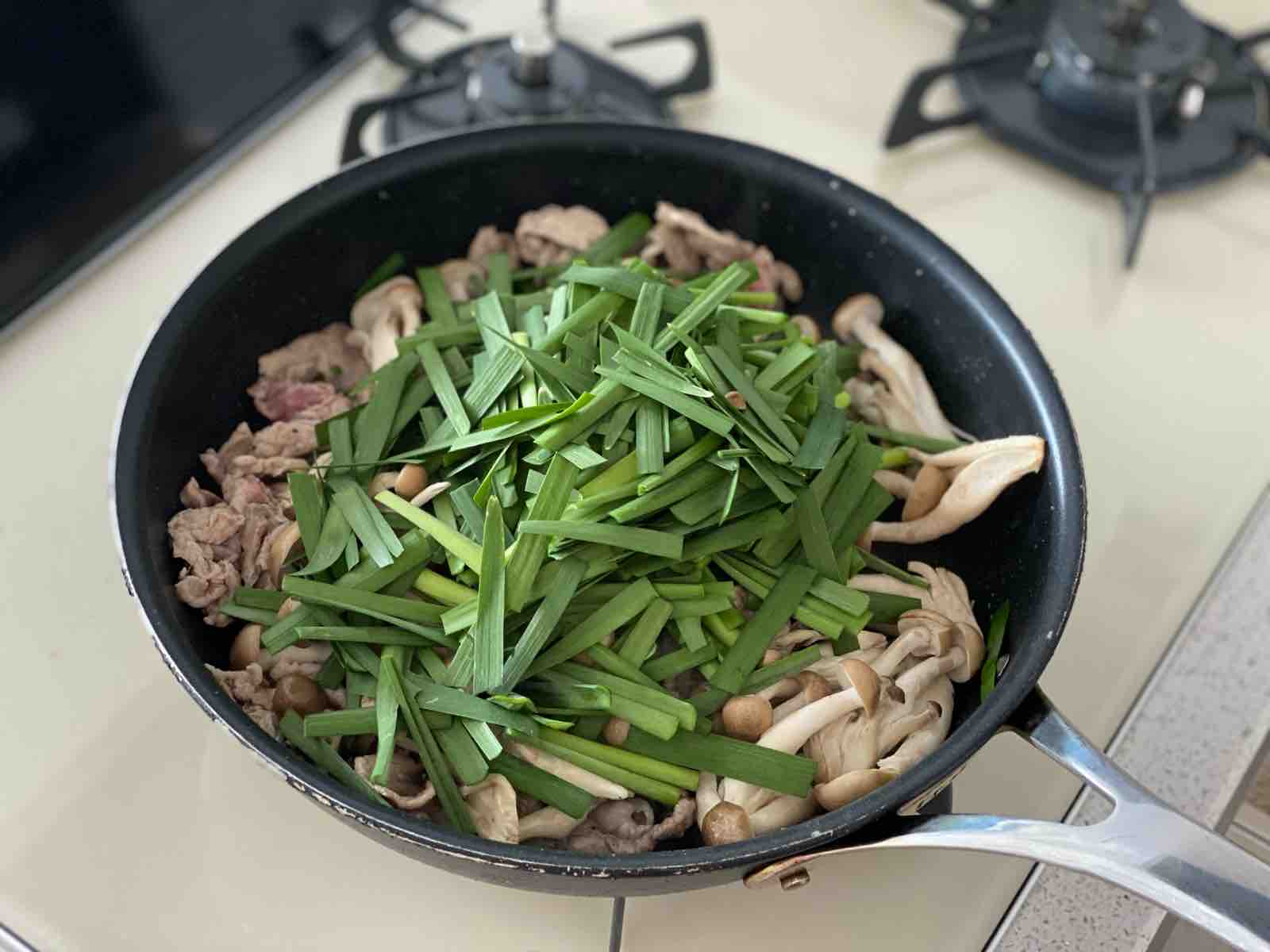 豚こまde肉ニラ炒め【#簡単 #時短 #節約 #10分おかず #包丁不要 豚こまde肉ニラ炒め【#簡単 #時短 #節約 #10分おかず #包丁不要