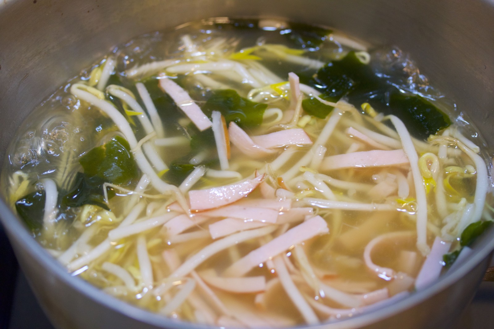 材料入れて煮るだけ3分 わかめともやしの韓国風はるさめスープ 作り置き スピードおかず De おうちバル Yuu S Stylish Bar Powered By ライブドアブログ