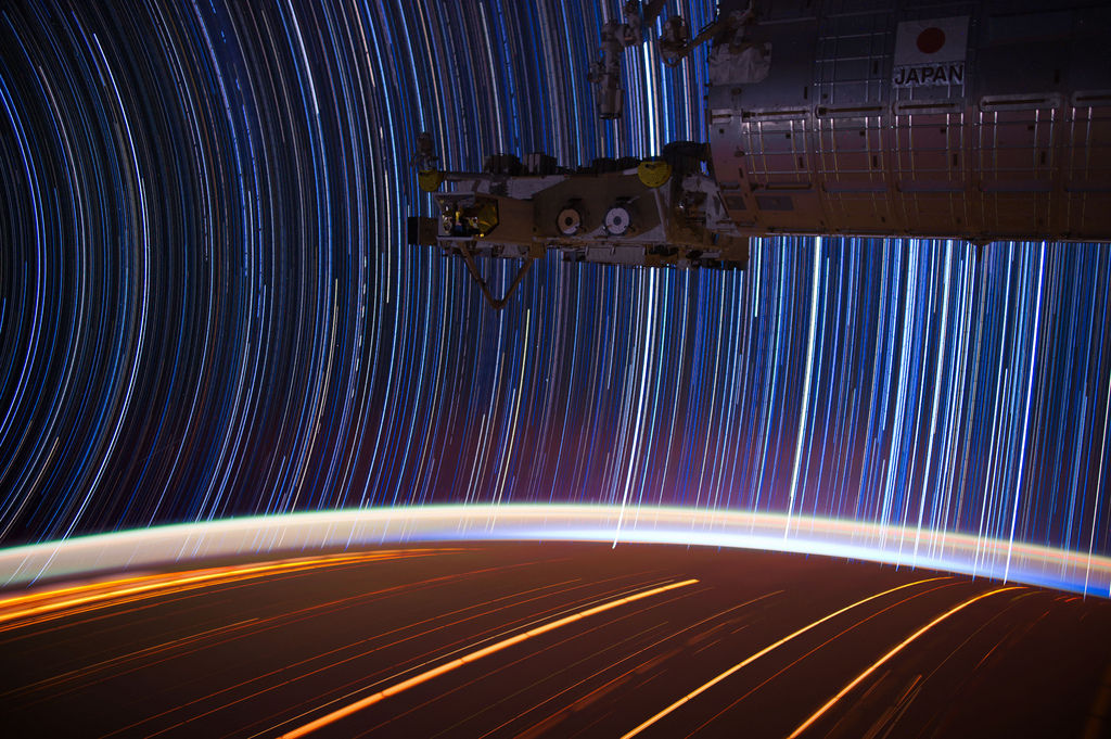 Iss 国際宇宙ステーション からの美しい夜景 高画質 リトルトリップ
