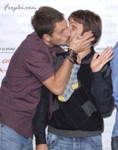 celeb-kiss-8