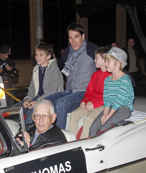 420863_480284015358743_1216833158_n