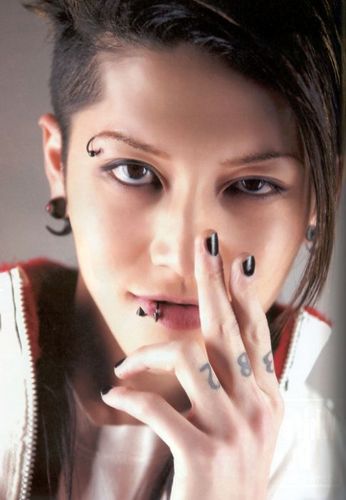 アンジェリーナ ジョリー監督 雅 Miyavi 出演の映画 アンブロークン の予告編第一弾公開 リトルトリップ