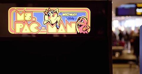 懐かしのアーケードゲーム 即募金 スウェーデンの空港に登場したゲーム機 チャリティー アーケード リトルトリップ 懐かしのアーケードゲーム 即募金 スウェーデンの空港に登場したゲーム機 チャリティー アーケード リトルトリップ