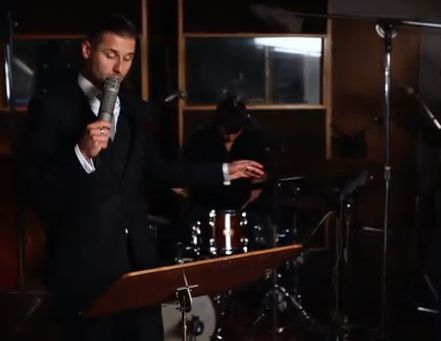 海外アーティストの はじめてのチュウ Jazzカバーがとんでもなくかっこいい 海外の反応 On The Web