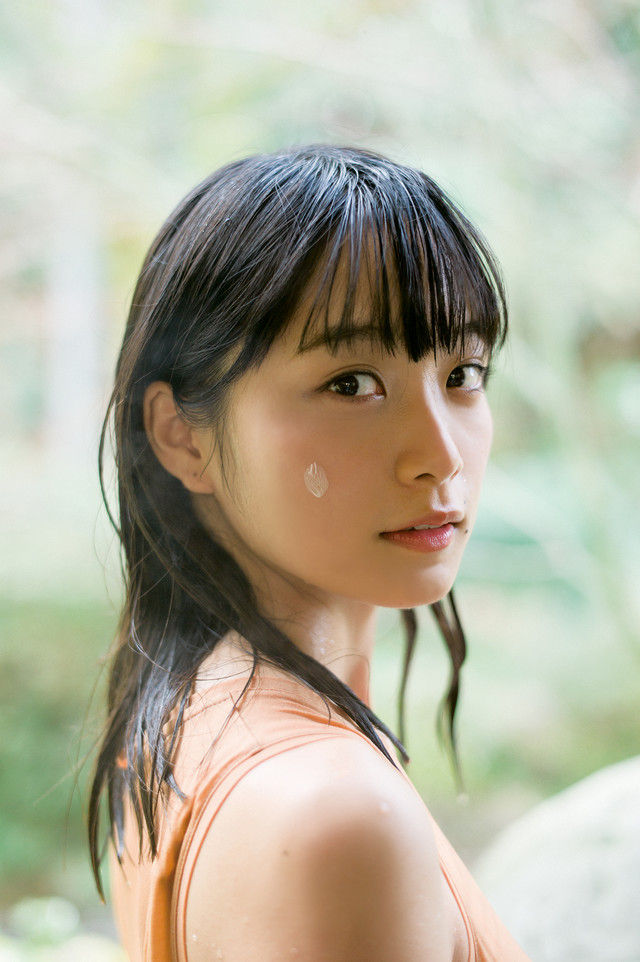 乃木坂46 深川麻衣 初ソロ写真集で初水着 背中をあらわにした大胆ショットも 有意義速報 乃木坂46 深川麻衣 初ソロ写真集で初水着 背中をあらわにした大胆ショットも 有意義速報