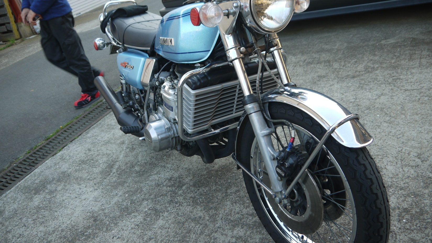 ＫＮさんのSUZUKI・GT750襲来 直管チャンバーの爆音が・・・ : ＸＹＺ 