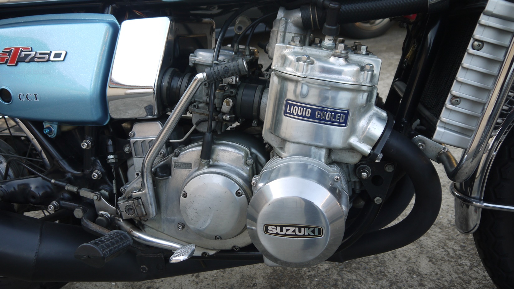 ＫＮさんのSUZUKI・GT750襲来 直管チャンバーの爆音が・・・ : ＸＹＺ 