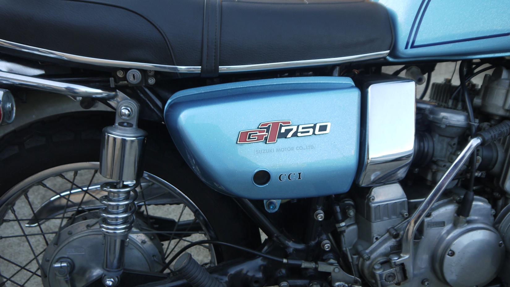 ＫＮさんのSUZUKI・GT750襲来 直管チャンバーの爆音が・・・ : ＸＹＺ 