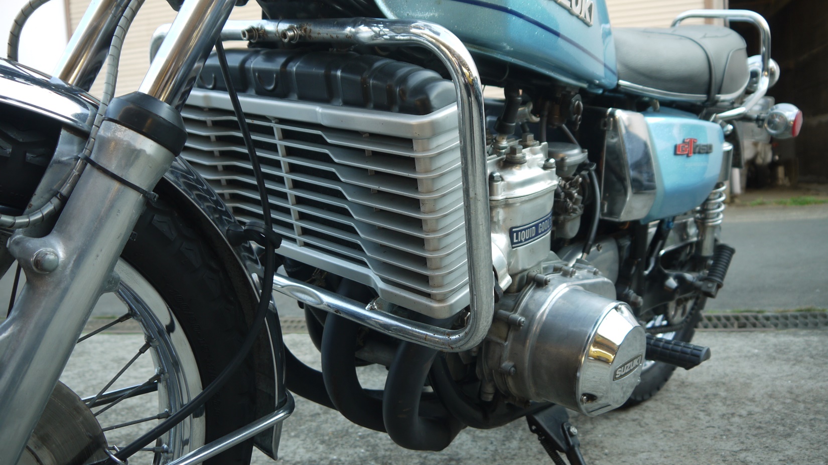 ＫＮさんのSUZUKI・GT750襲来 直管チャンバーの爆音が・・・ : ＸＹＺ 