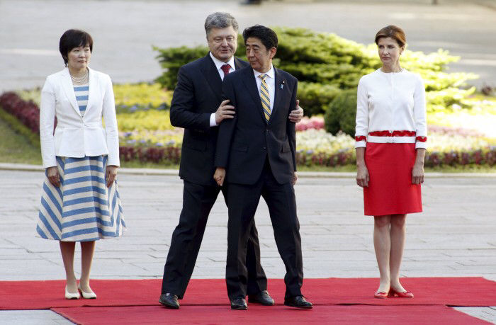 安倍晋三さん また奇抜な私服を着る ゆうやけ速報 安倍晋三さん また奇抜な私服を着る ゆうやけ速報