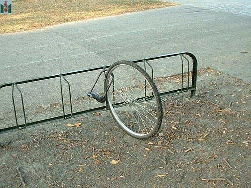 なんで俺のチャリ盗まれてんだよコラ