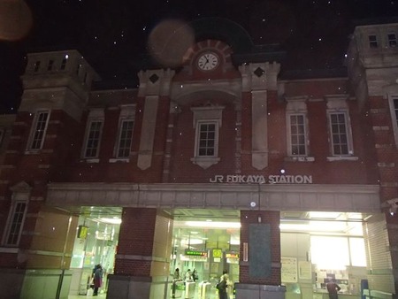 19雨の深谷駅_R