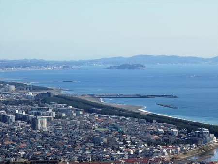 11東は平塚市内と江ノ島が見える