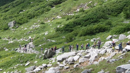 54登山者の群れ