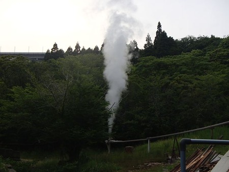 56庭には噴気が_R