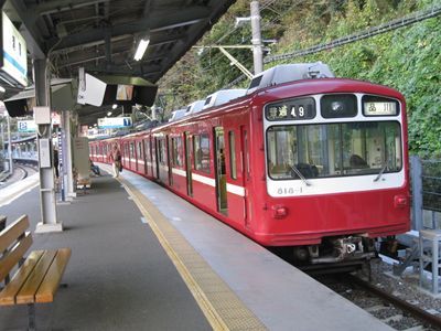 18浦賀駅の京急電車_R