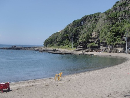 18静かで人の少ない砂浜