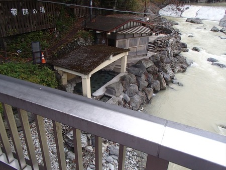 64川治橋から丸見え