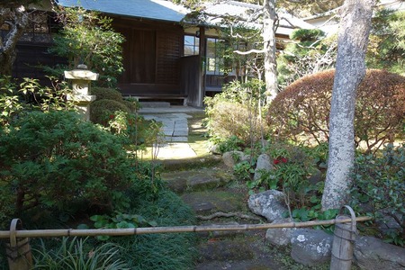 10庫裡へと続く道