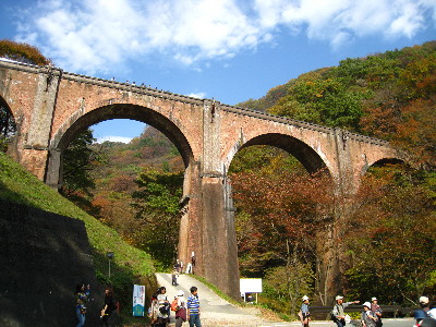 13紅葉のメガネ橋