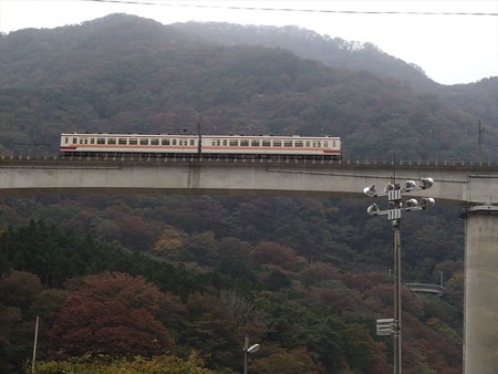 67電車が通る