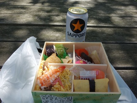 31ベンチでお弁当
