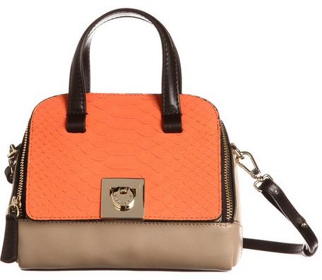 『FURLA DIVINA』のアマゾン最安値～フルラのバッグ、今年はオレンジ色もあり！