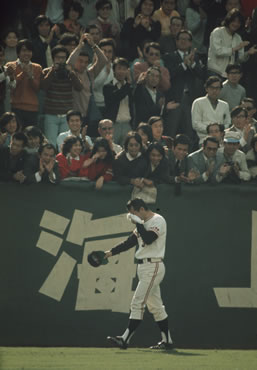 長嶋茂雄現役引退 1974 10 14巨人 中日 後楽園球場 勝っても負けても巨人