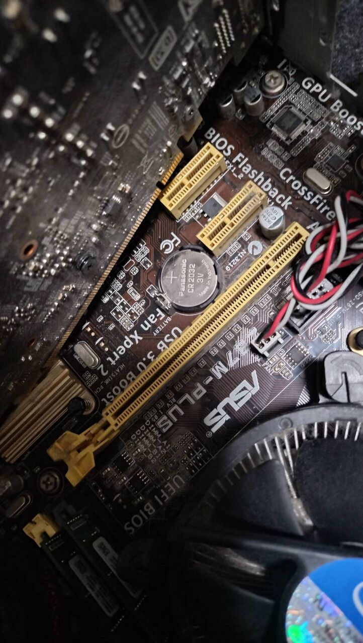 ASUS】マザーボードZ87M-PLUSのボタン型電池（CMOS電池）交換 : RISS Blog