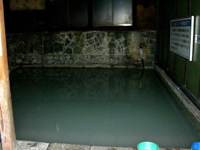 地獄の迷宮に迷い込んだような不思議感覚の大露天鉱泥浴場 明礬温泉 別府温泉保養ランド 日本ボロ宿紀行 地獄の迷宮に迷い込んだような不思議感覚の大露天鉱泥浴場 明礬温泉 別府温泉保養ランド 日本ボロ宿紀行