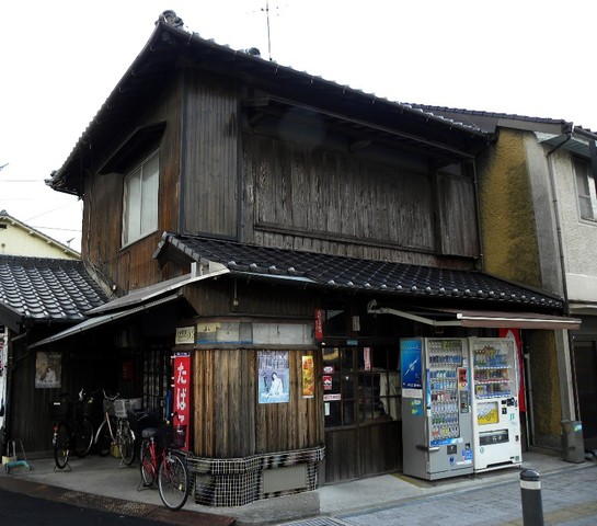 創業110年。全焼から再建した港の真ん前の宿 [三津浜 浜本旅館] : 日本